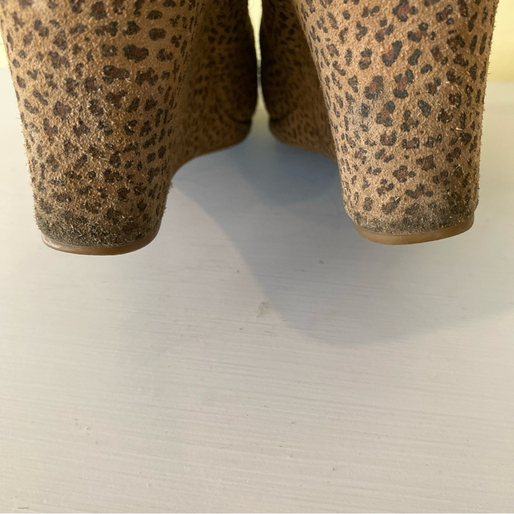 TOMS Women's leopard print wedge shoe, size 10 W - Picture 6 of 9